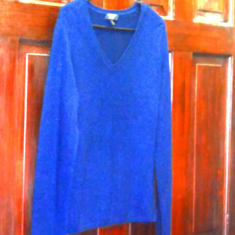 Cashmere V Neck Sweater. Size Medium.